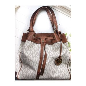 🌟GENTLY USED🌟 VANILLA SIGNATURE MICHAEL KORS BAG